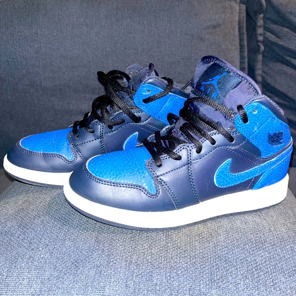 Air Jordan 1 Mid 'Hyper Royal' size 4